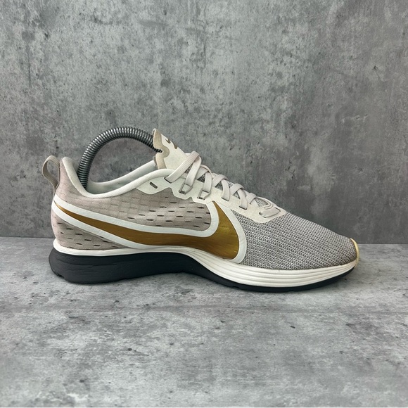 Nike Zoom Strike Sneakers A01913-200 Womens sz 8.5 - cream/gold - Picture 3 of 7